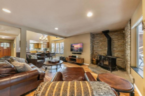 Raven Retreat at Tahoe Donner - 3 BR w Forest Views! Truckee